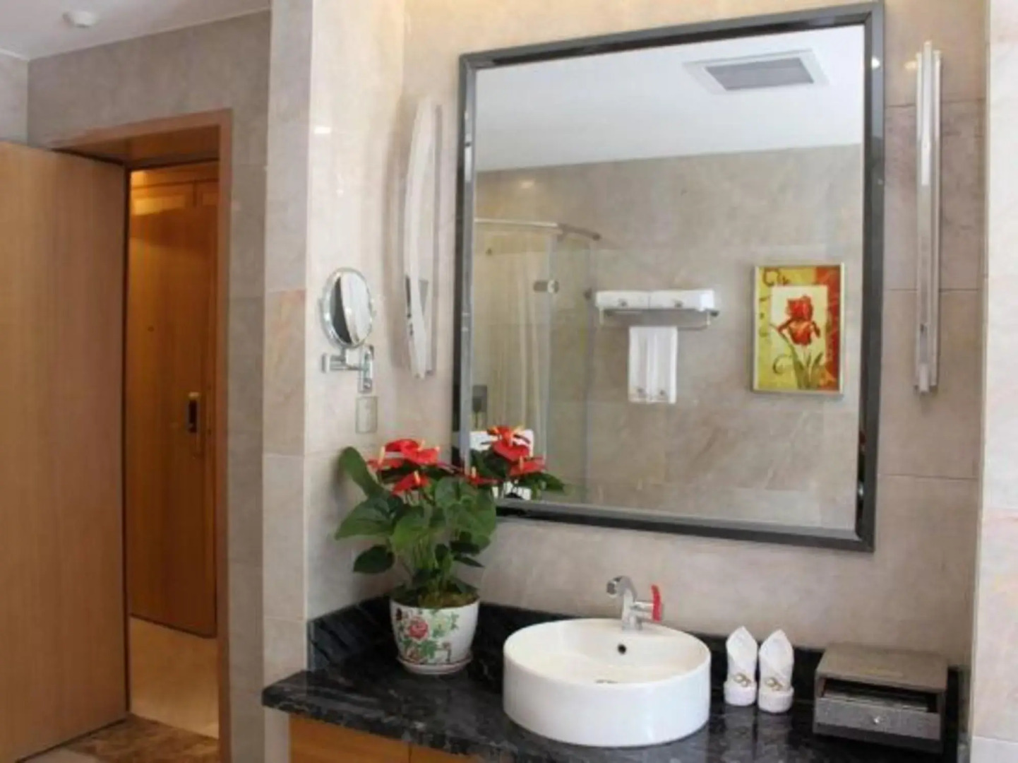 Huafeng Peacock Lake Hotel & Resort