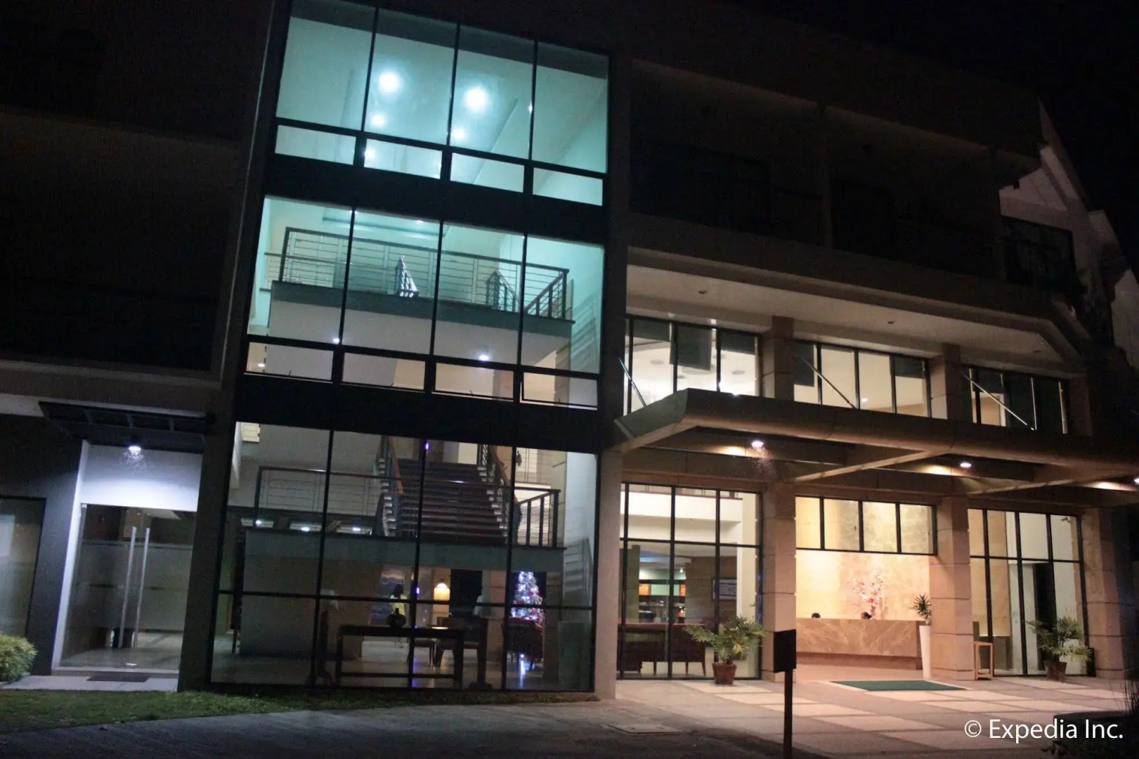 Rivermount Hotel And Resort