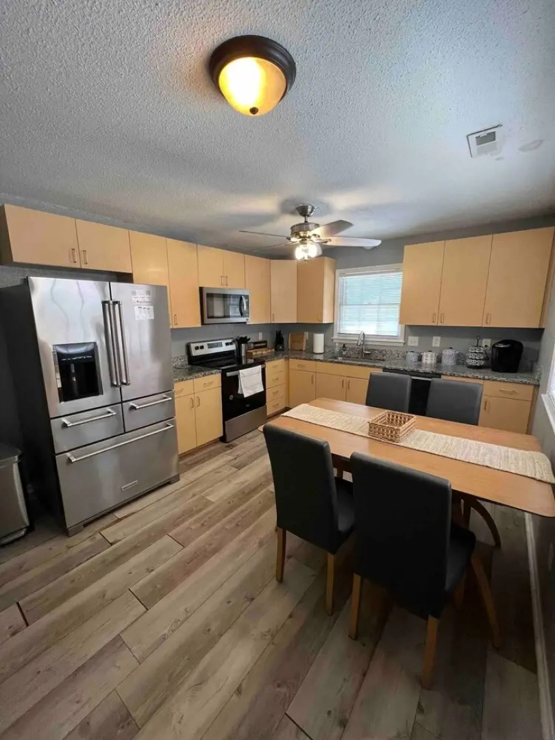 Cozy 3BR Home Patio Grill Free Parking Wi-fi