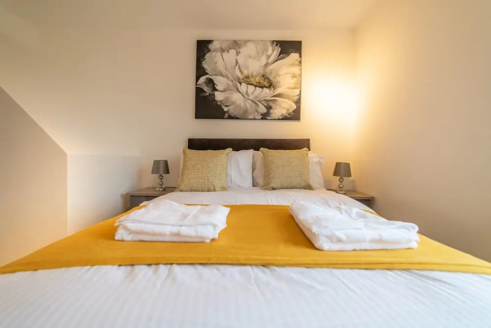 The Elk Suite Sasco Apartments