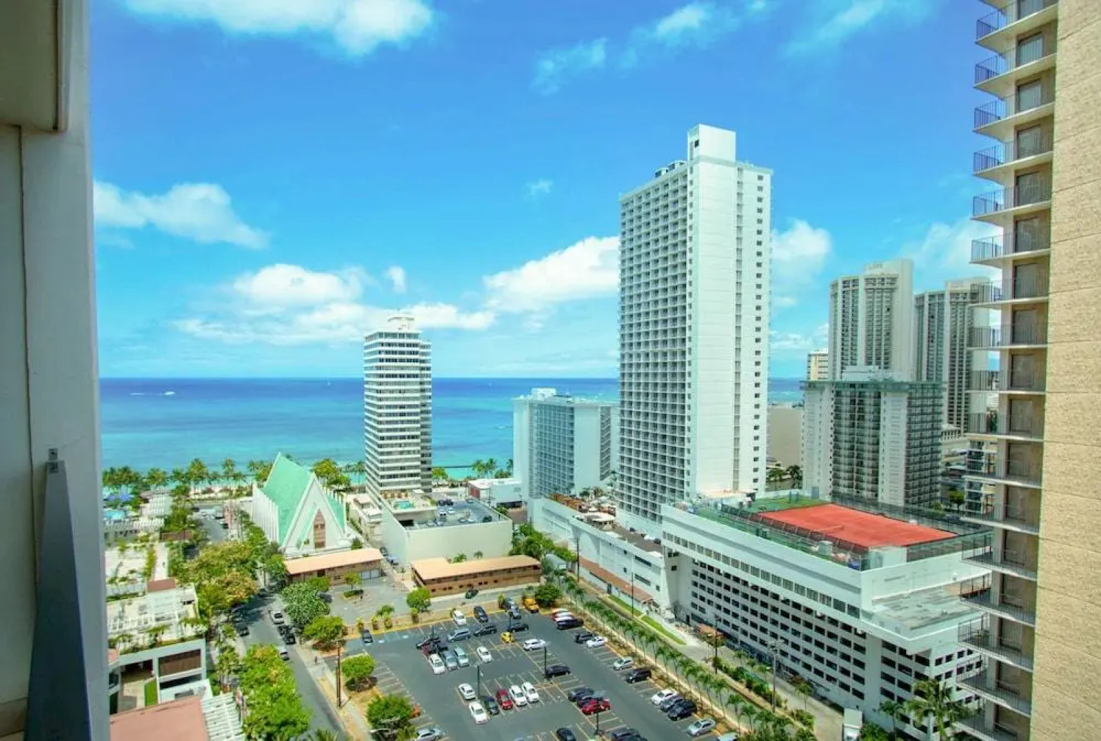 Waikiki Banyan - Ocean View Tower 1 Suite 2210