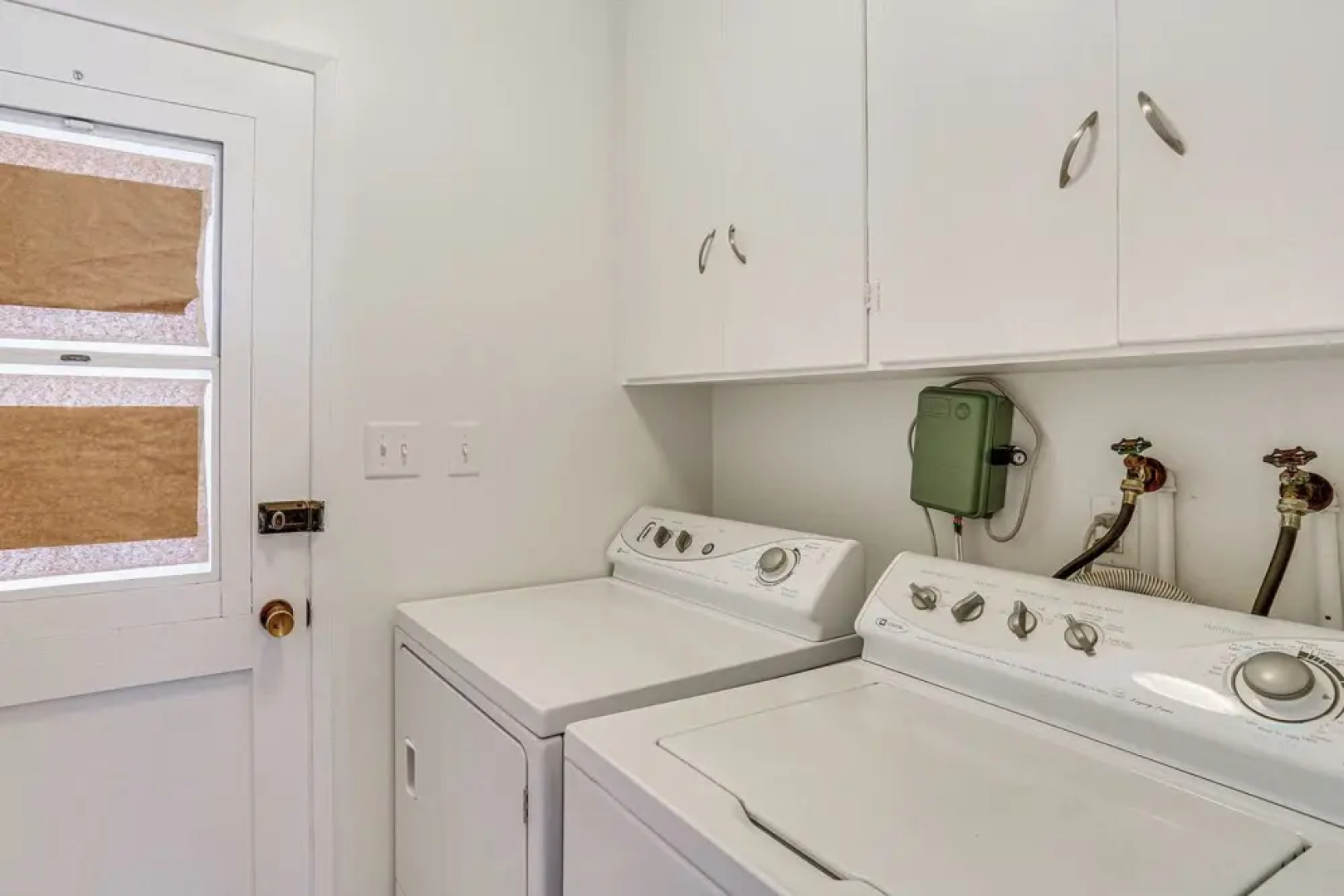 11 Mi to Burney Falls: Charming Home w/ Fireplace