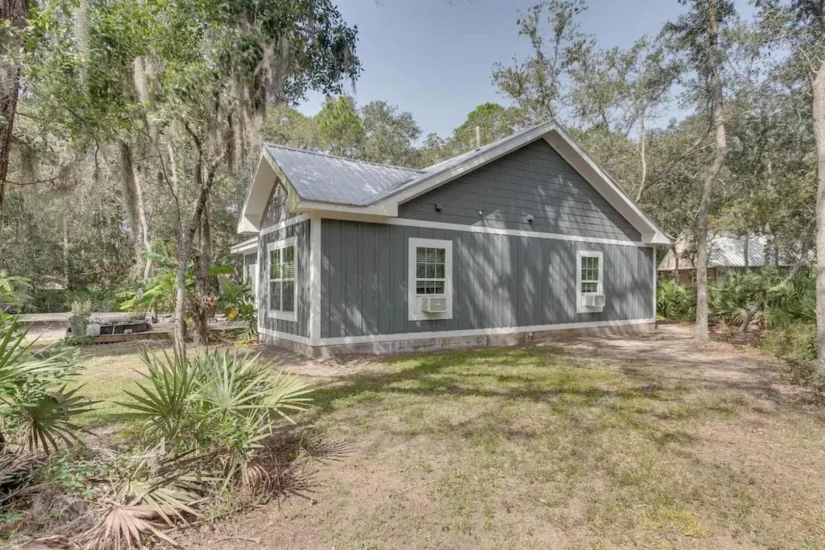 Charming Darien Hideaway w/ Porch, Near Downtown!