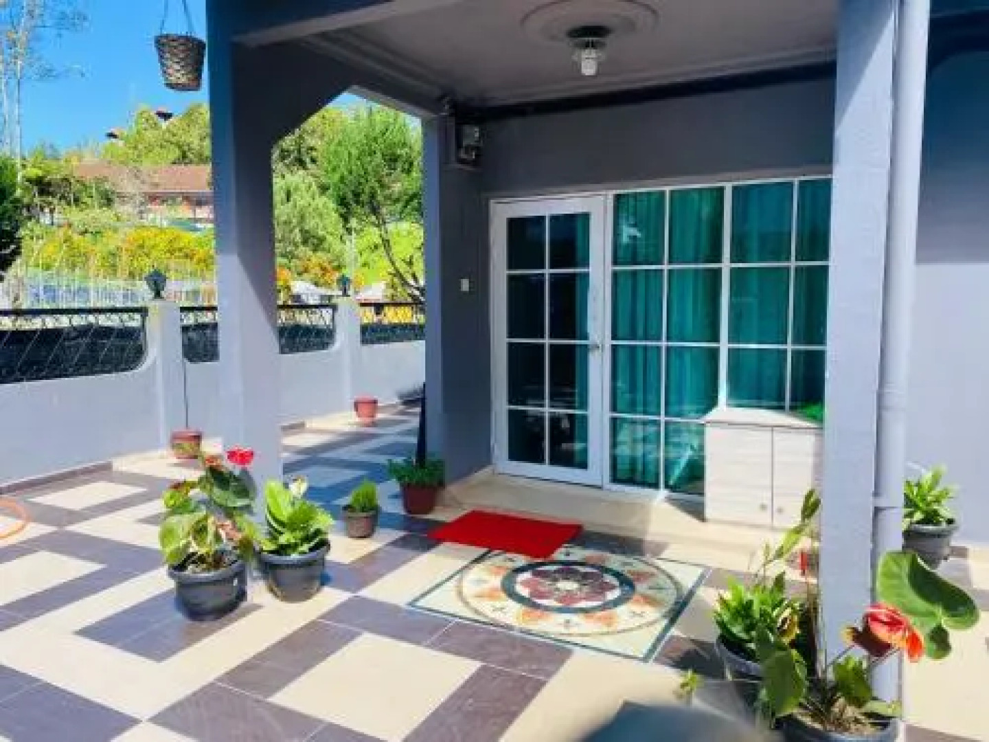 100 Backpackers Hostel