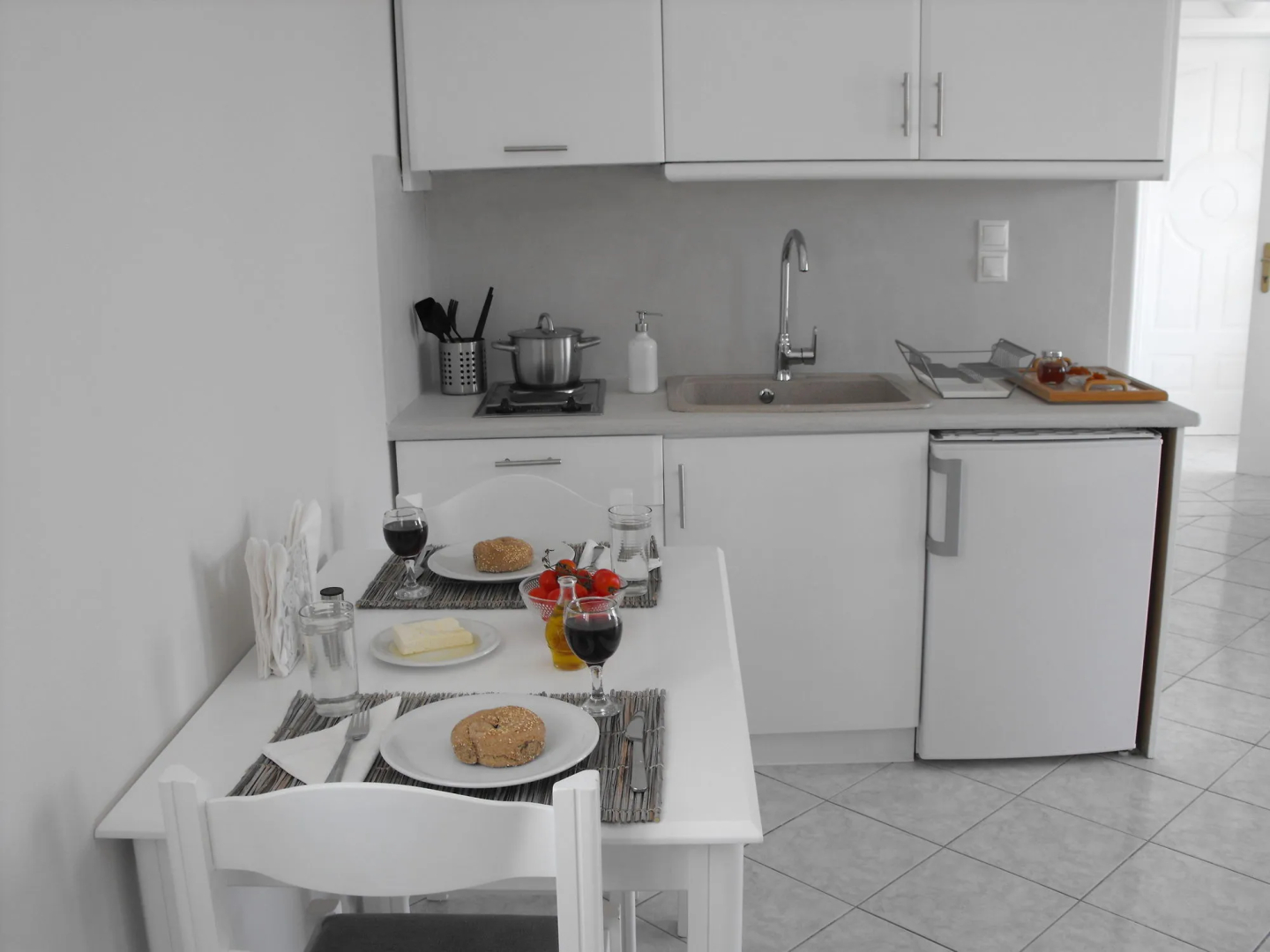 Milos Bay Suites