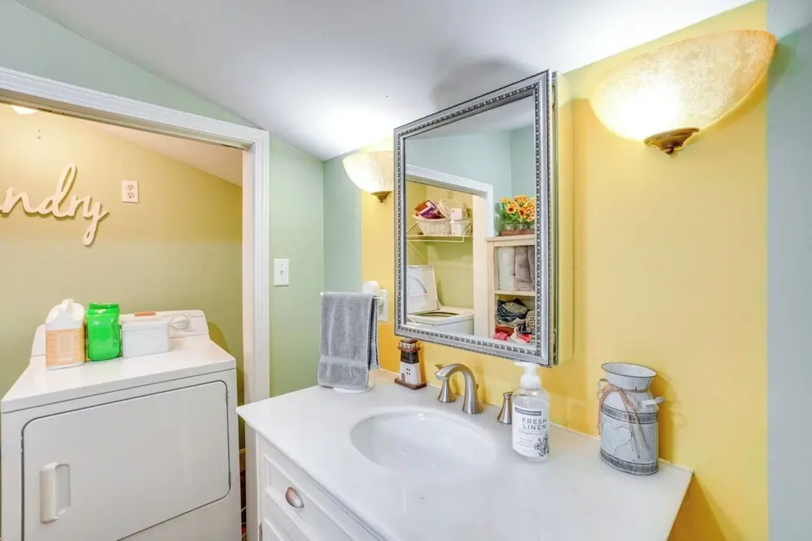 Charming Bardstown Home w/ Deck ~ 1 Mi to Downtown