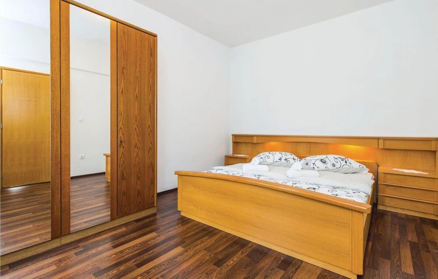 Beautiful Apartment in Lukovo Sugarje With 2 Bedrooms