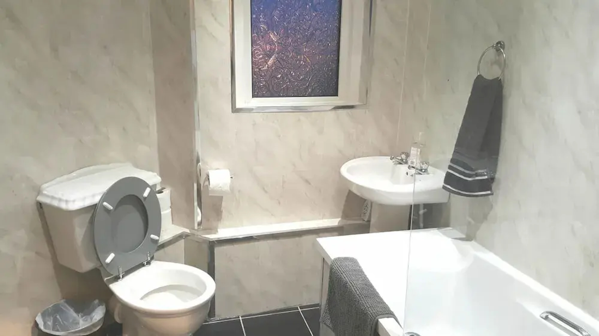 Dragon - Queen Vic House 2 Bedroom Home