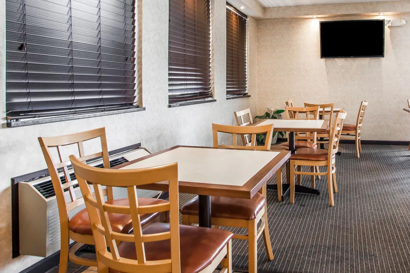 Quality Inn & Suites Outlet Village