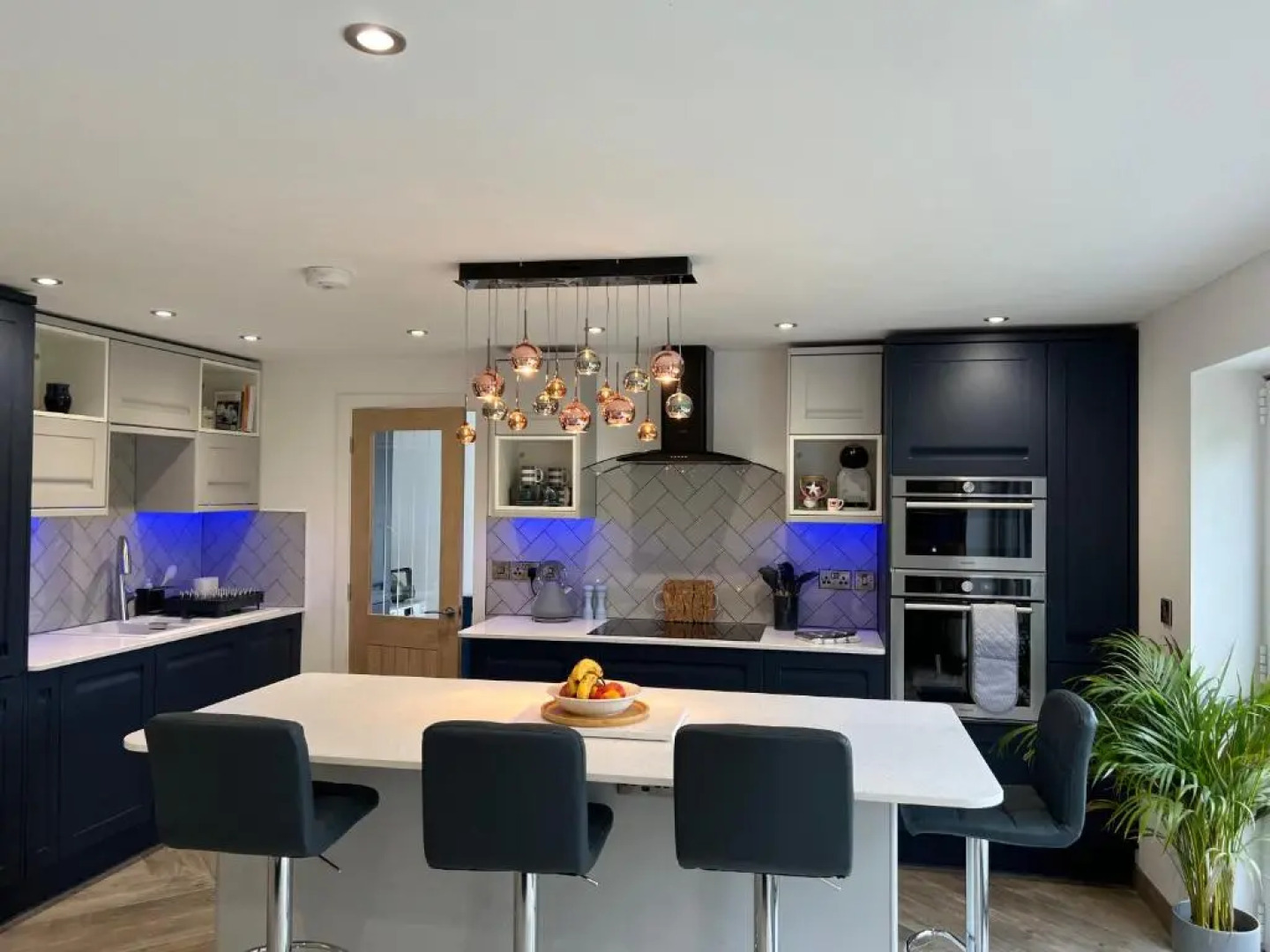 3 Bed House - Sleeps 5 - Pets - Garden - Parking