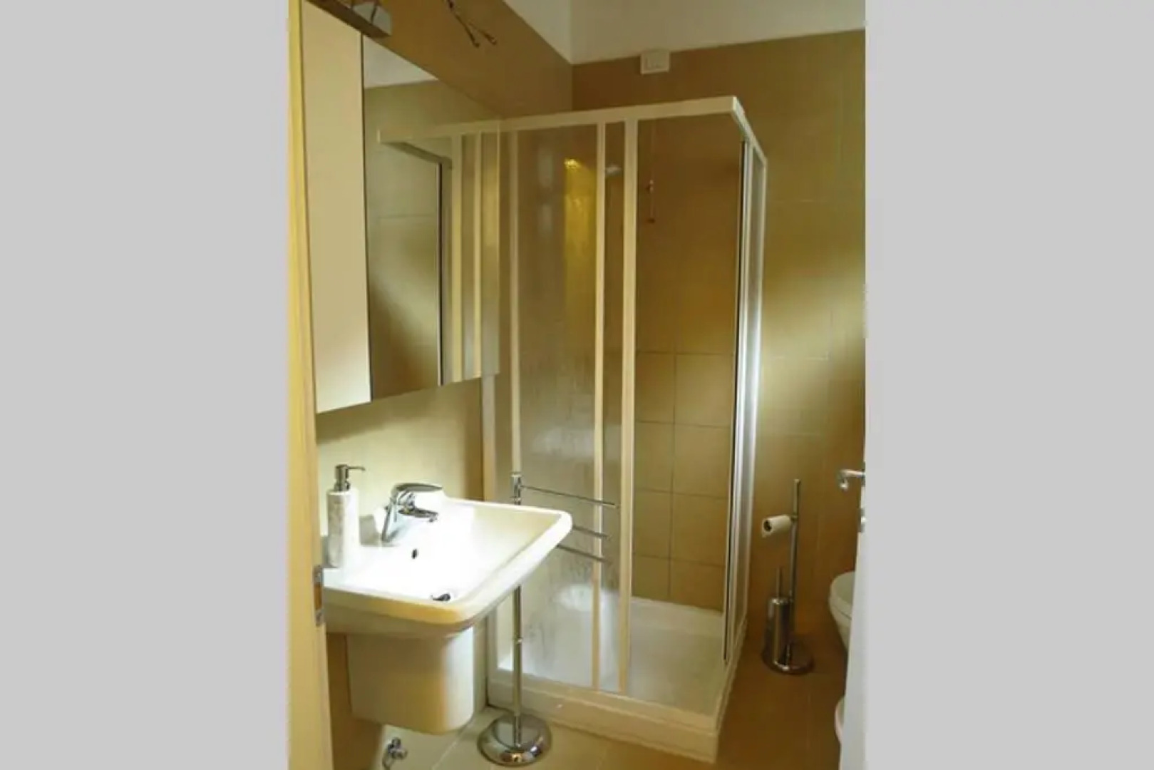 Spectacular views and modern living on Lake Como