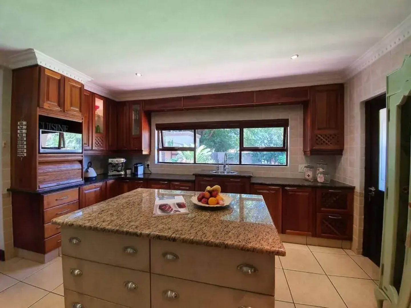 Or Tambo Airport Holiday Home