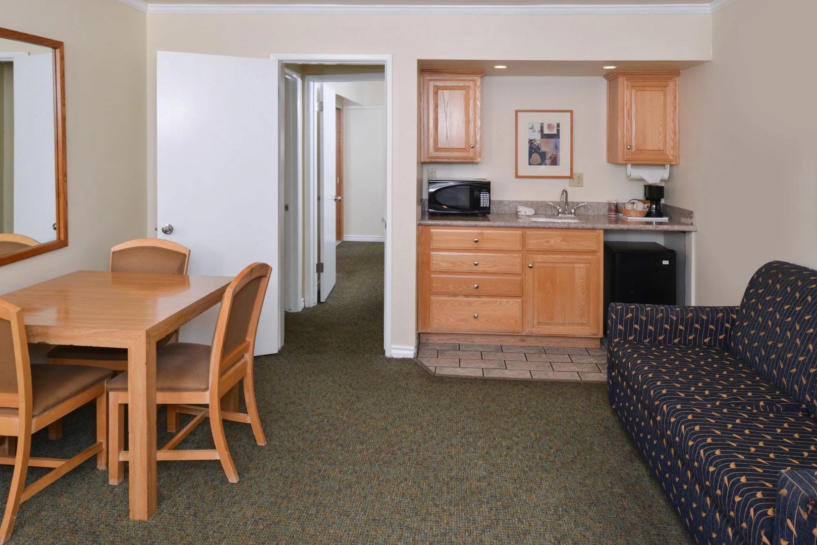 Edgewater Inn And Suites