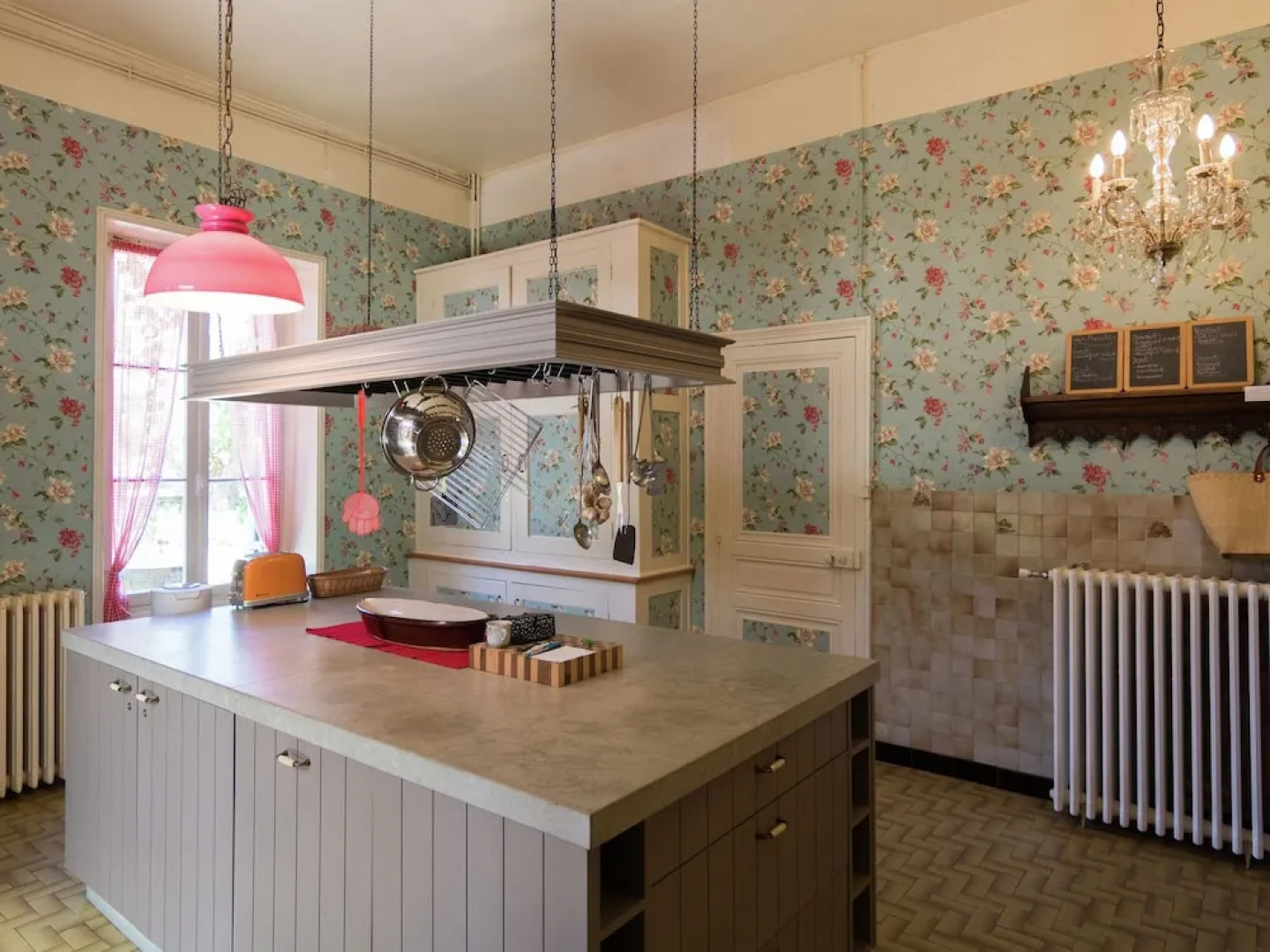 Charming Mansion in Brouchaud With Swimming Pool