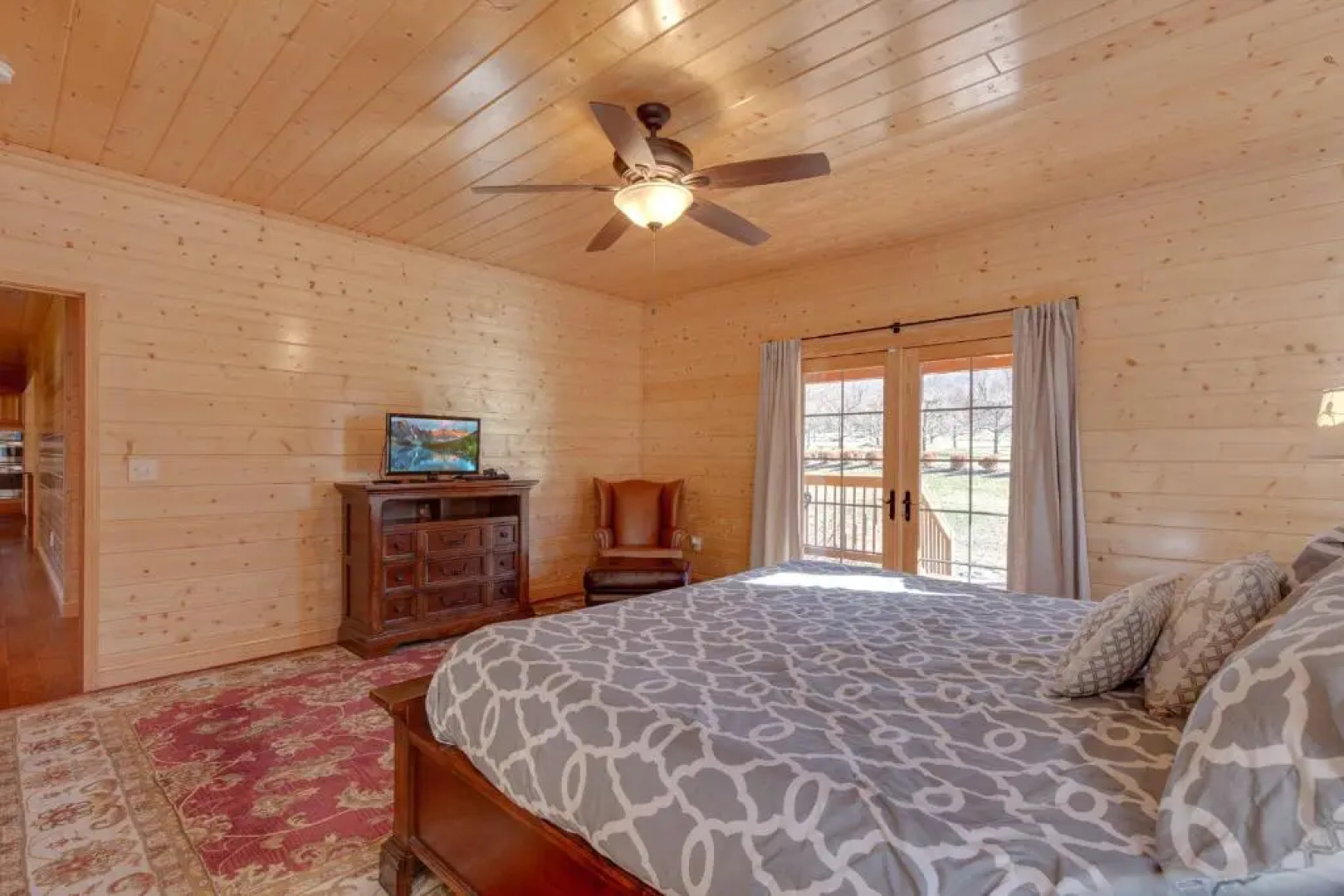 Orchard Hideaway, 3 Bedrooms, Fireplace, WiFi, Gas Grill, Sleeps 6