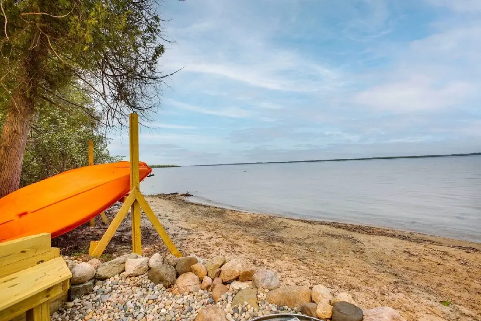 Hot Tub & Fire Pit: Suttons Bay Home Near Wineries