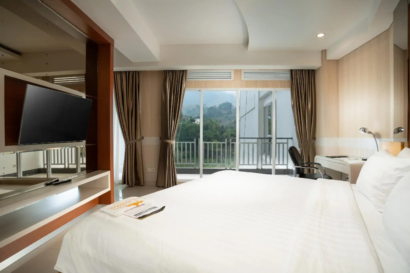 Le Eminence Puncak Hotel Convention & Resort