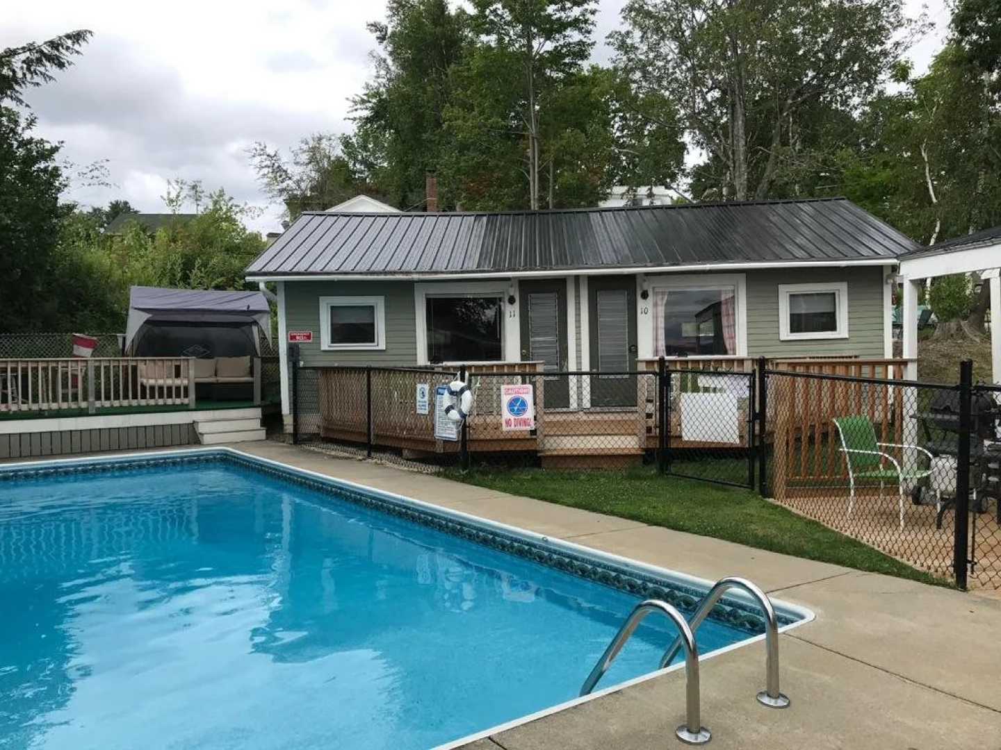 Lakeview House & Cottages