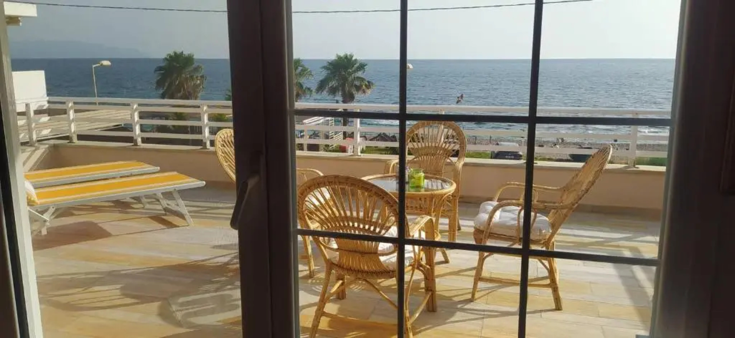 Suite in front of the sea