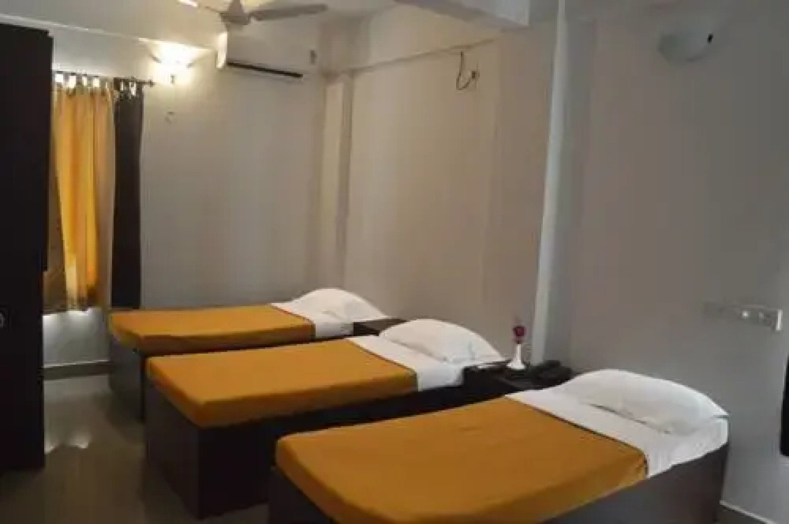 Laals Inn An Economy Hotel