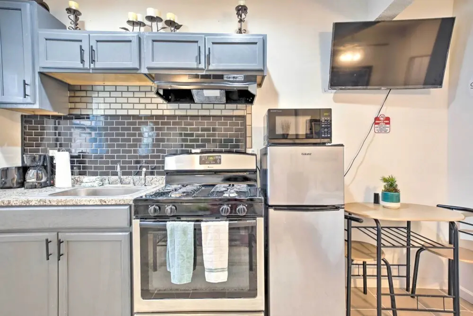 Updated Lithonia Cottage ~ 7 Mi to Stone Mtn!