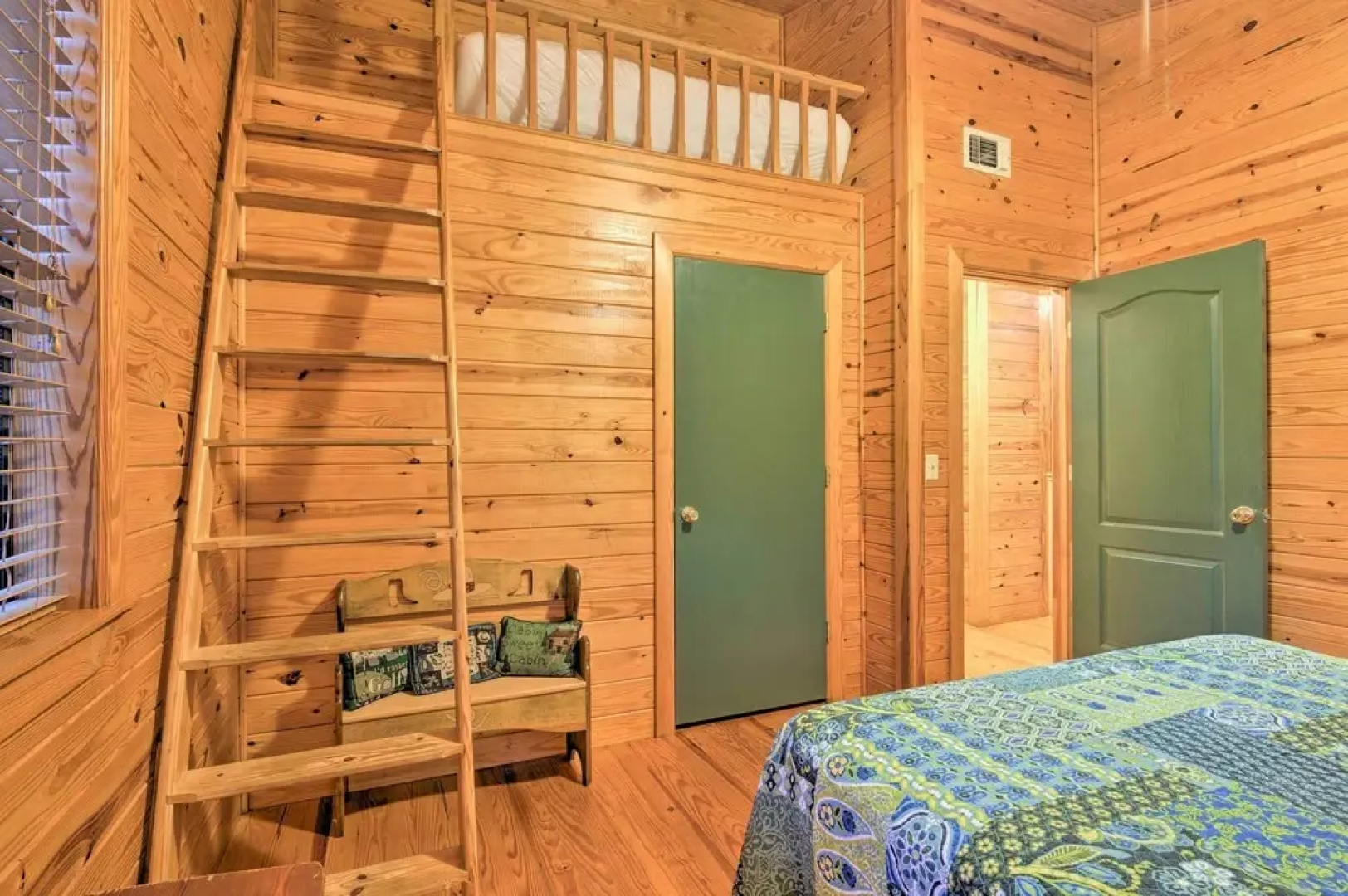 Hochatown Hideaway w/ Hot Tub, Grill & Fire Pit!