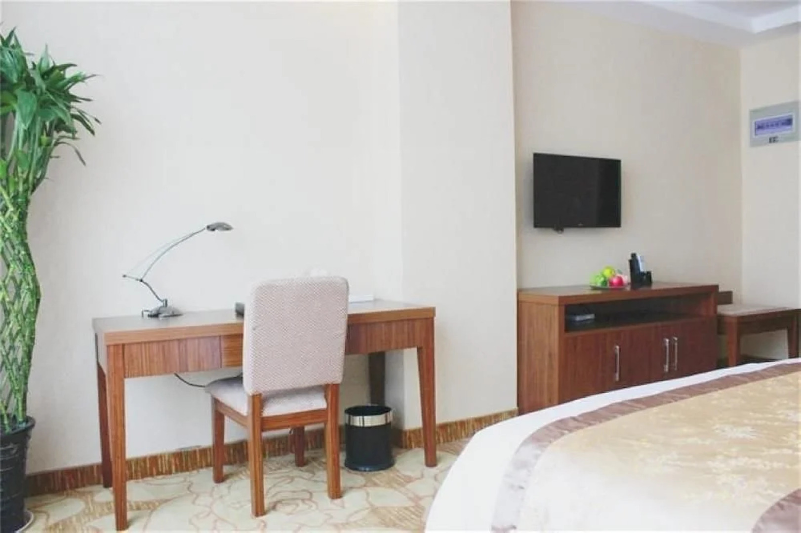 Lantuo Business Hotel