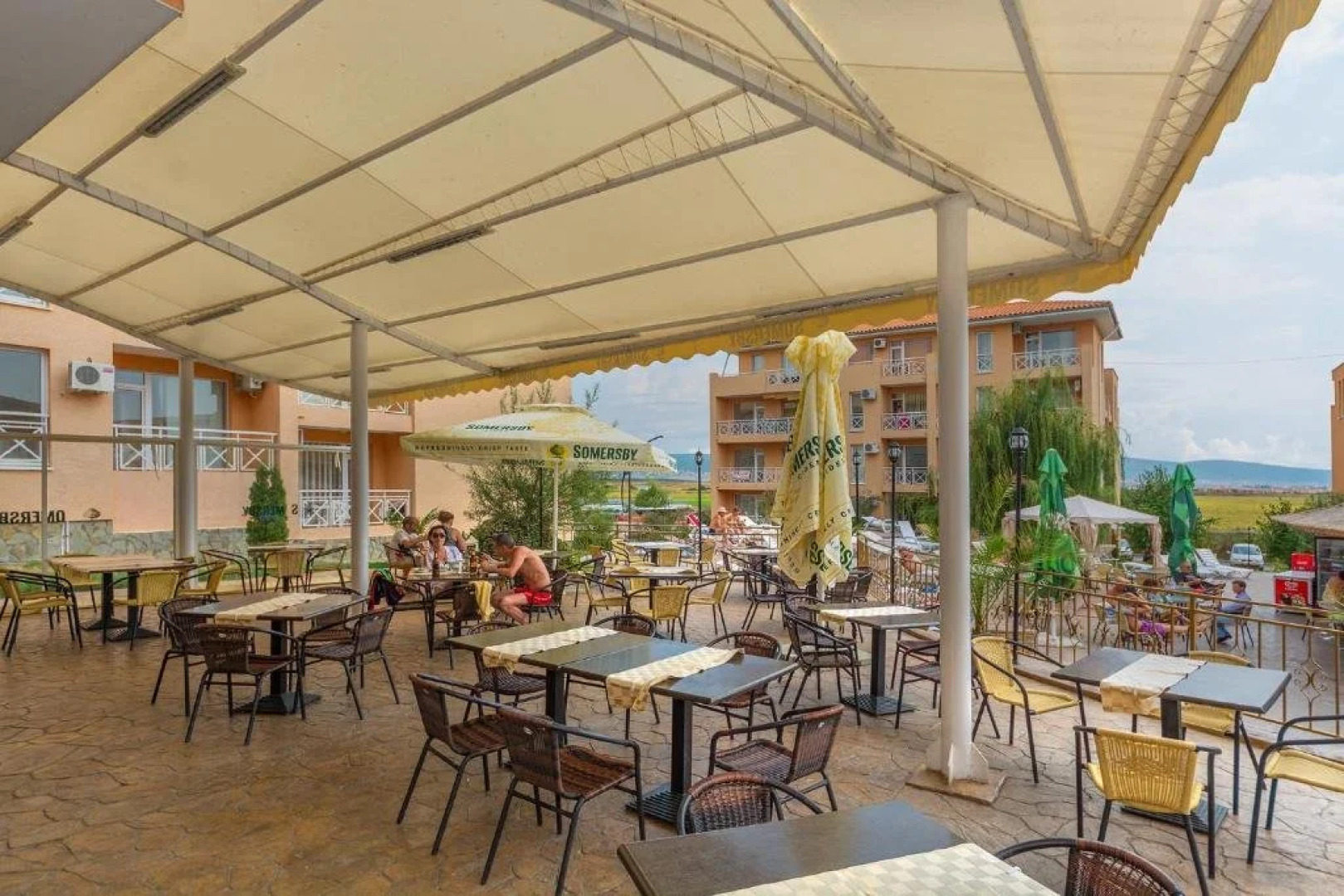 Studio in Sunny Day 6