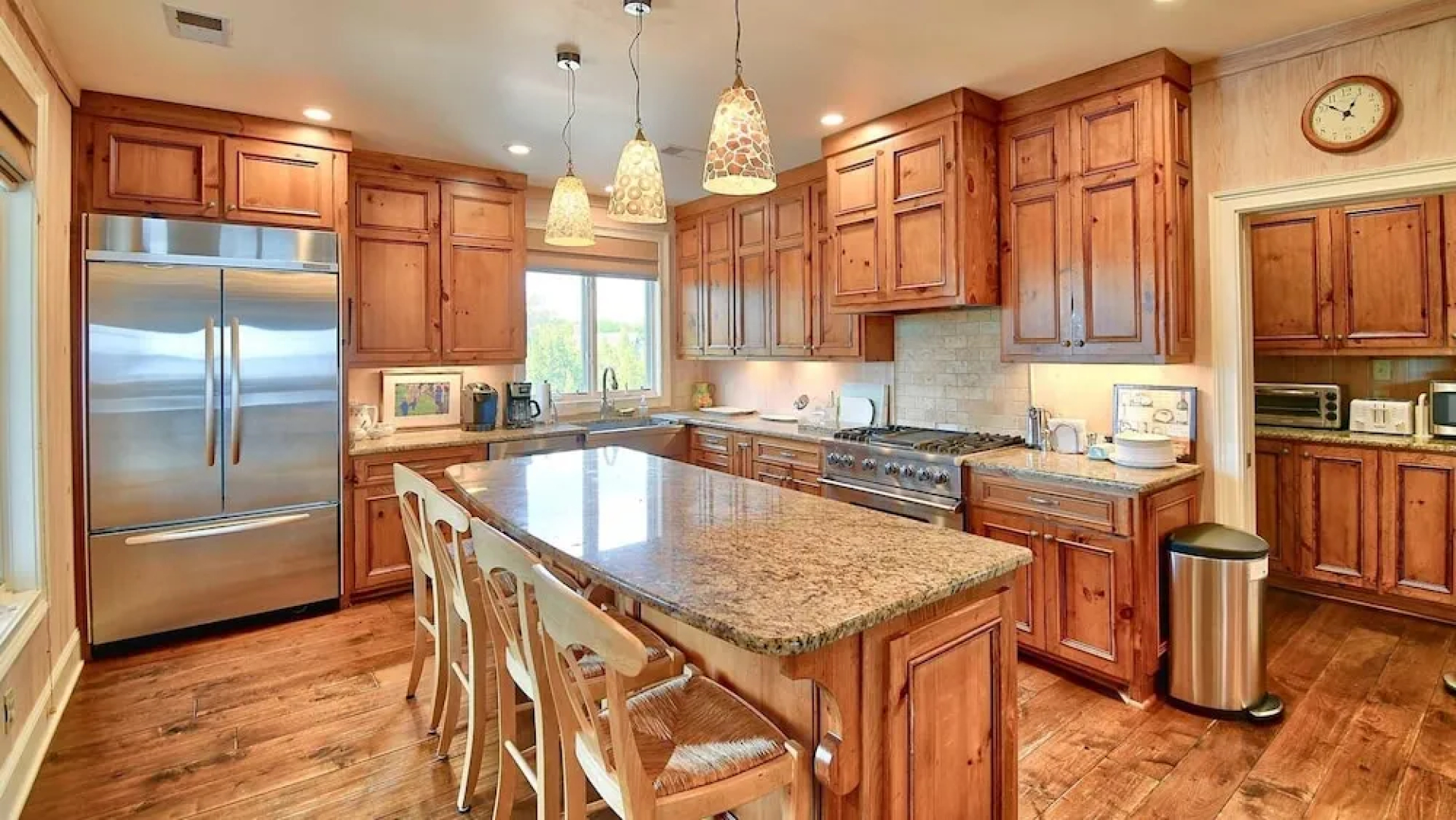 134 Maison Blanche 7 Br Home by RedAwning