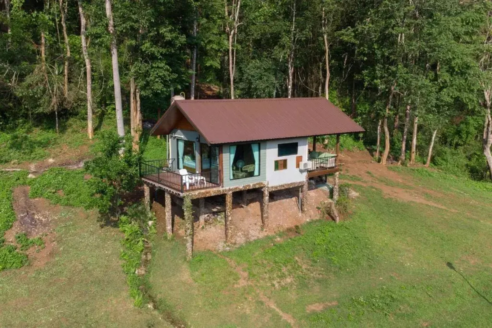 Tawan Riverside - Elephant Resort