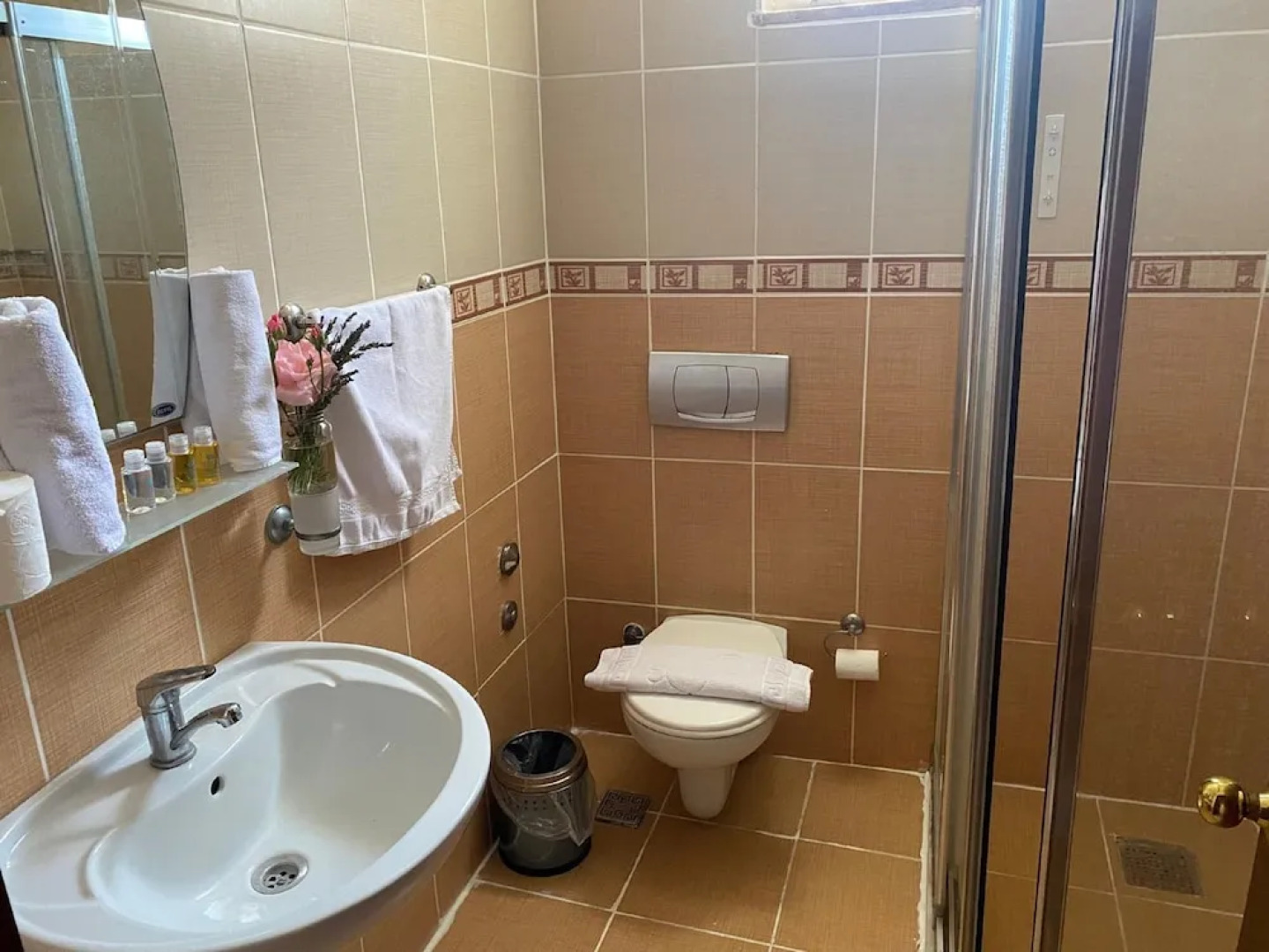 Felicity Hotel & Bungalows