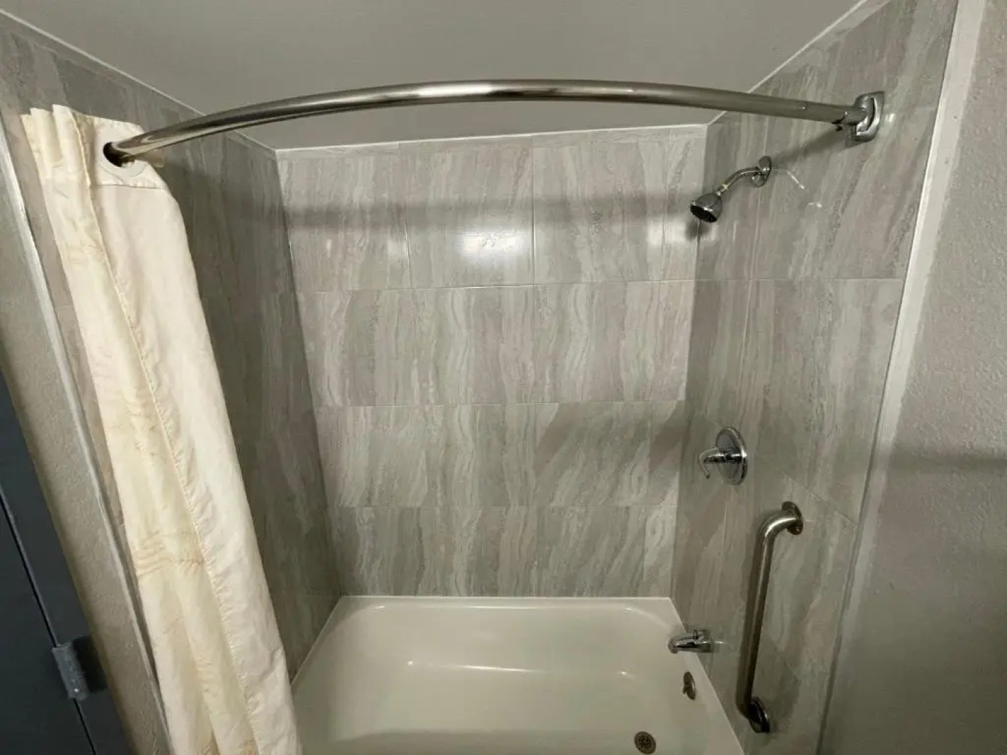 HomeTowne Studios by Red Roof Richmond, VA - W Broad St