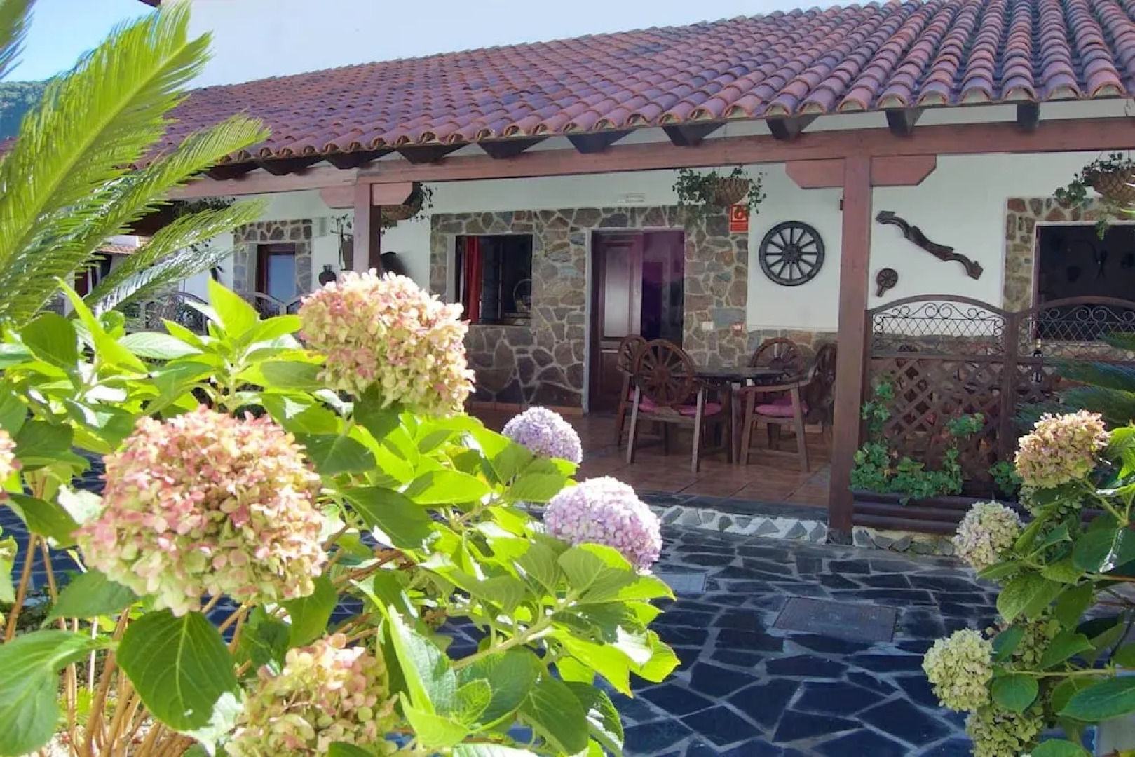 Apartment With one Bedroom in Los Silos, With Furnished Terrace and Wifi - 5 km From the Beach