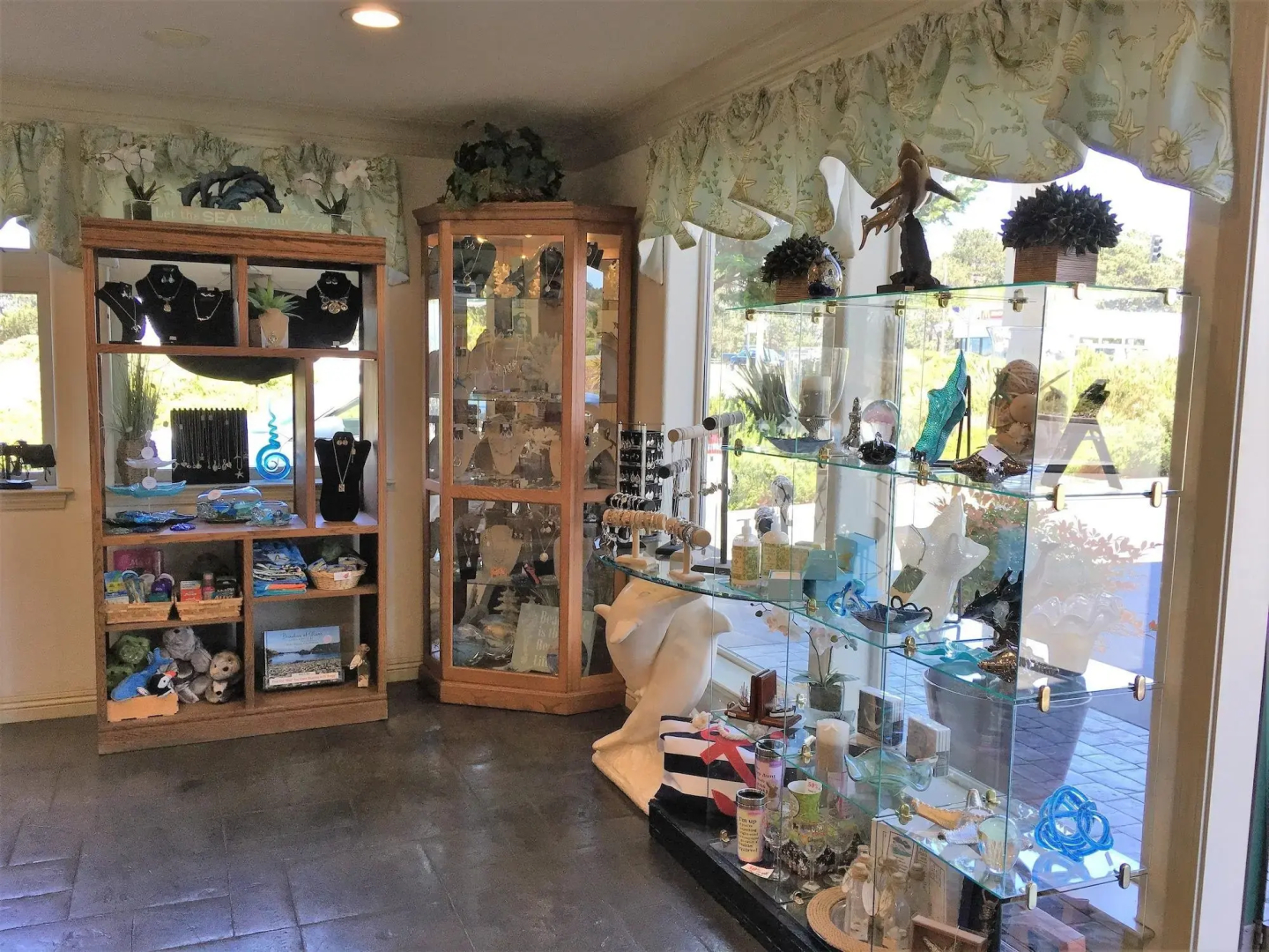 Emerald Dolphin Inn & Mini Golf
