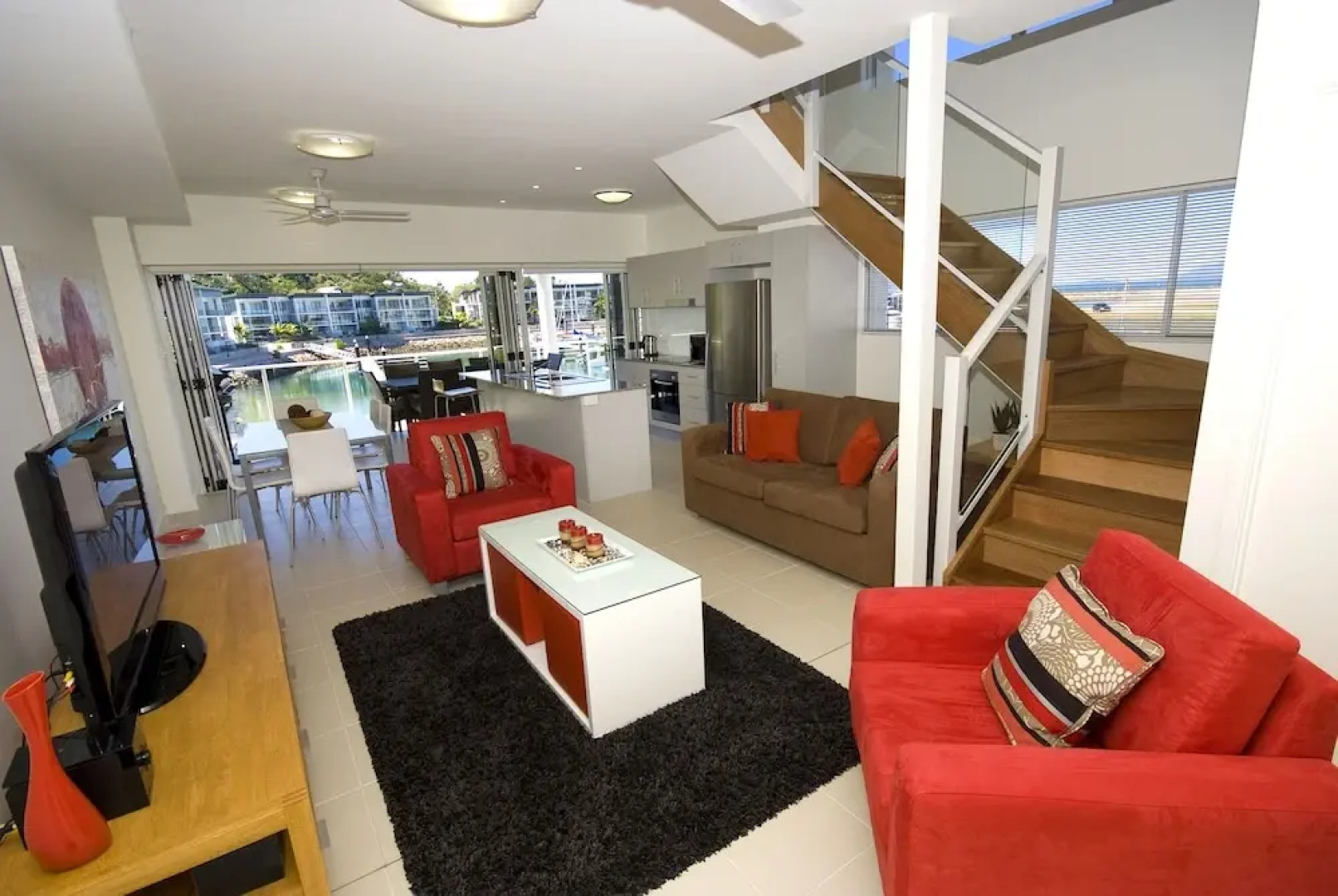 Beachside Magnetic Harbour Holiday Apartments