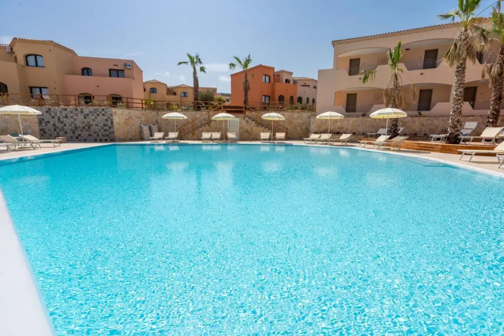 Отель Red Sun Village