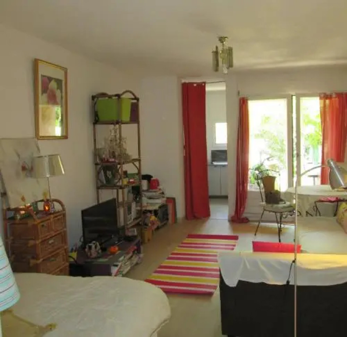 Joli Studio Avec Jardinet