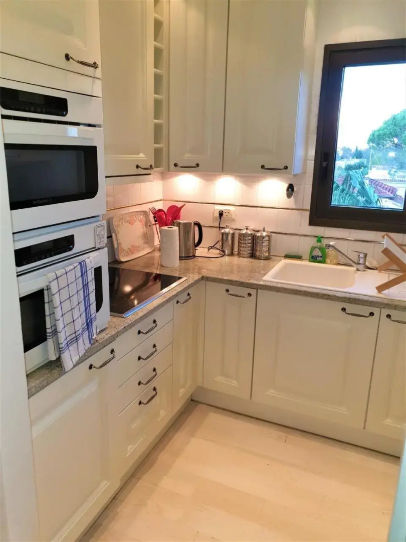 Somptueux deux pieces, entre mer & piscine !