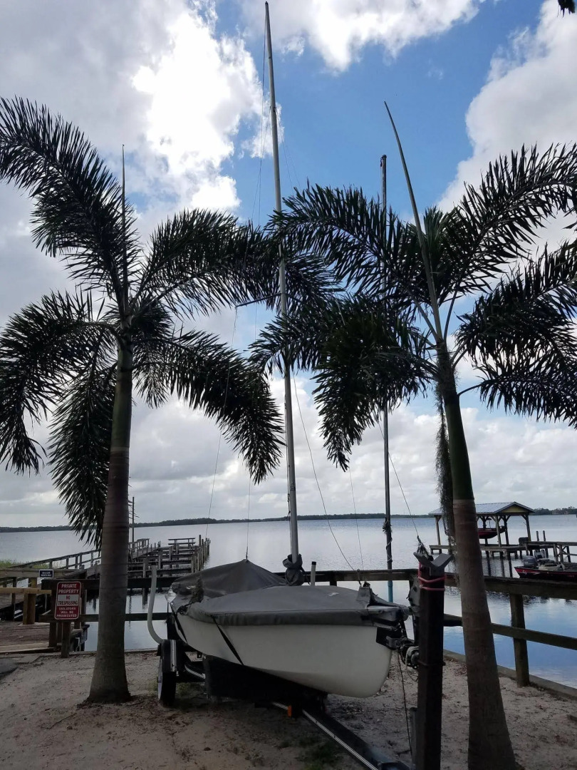 Lakeside Inn and Cafe