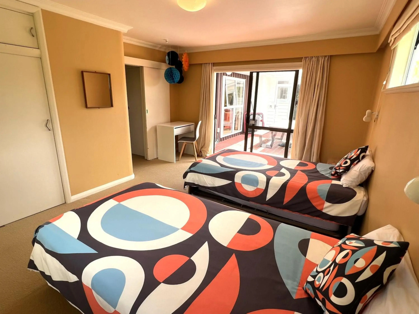 Tranquility Base - Waikanae Beach Holiday Home