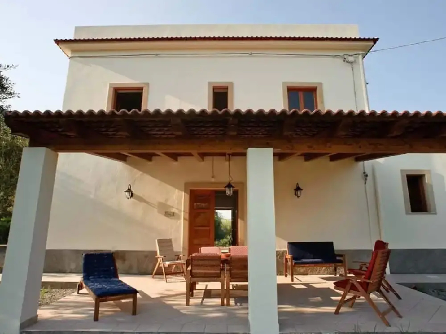Detached Villa in an Excellent Location Near the Sea