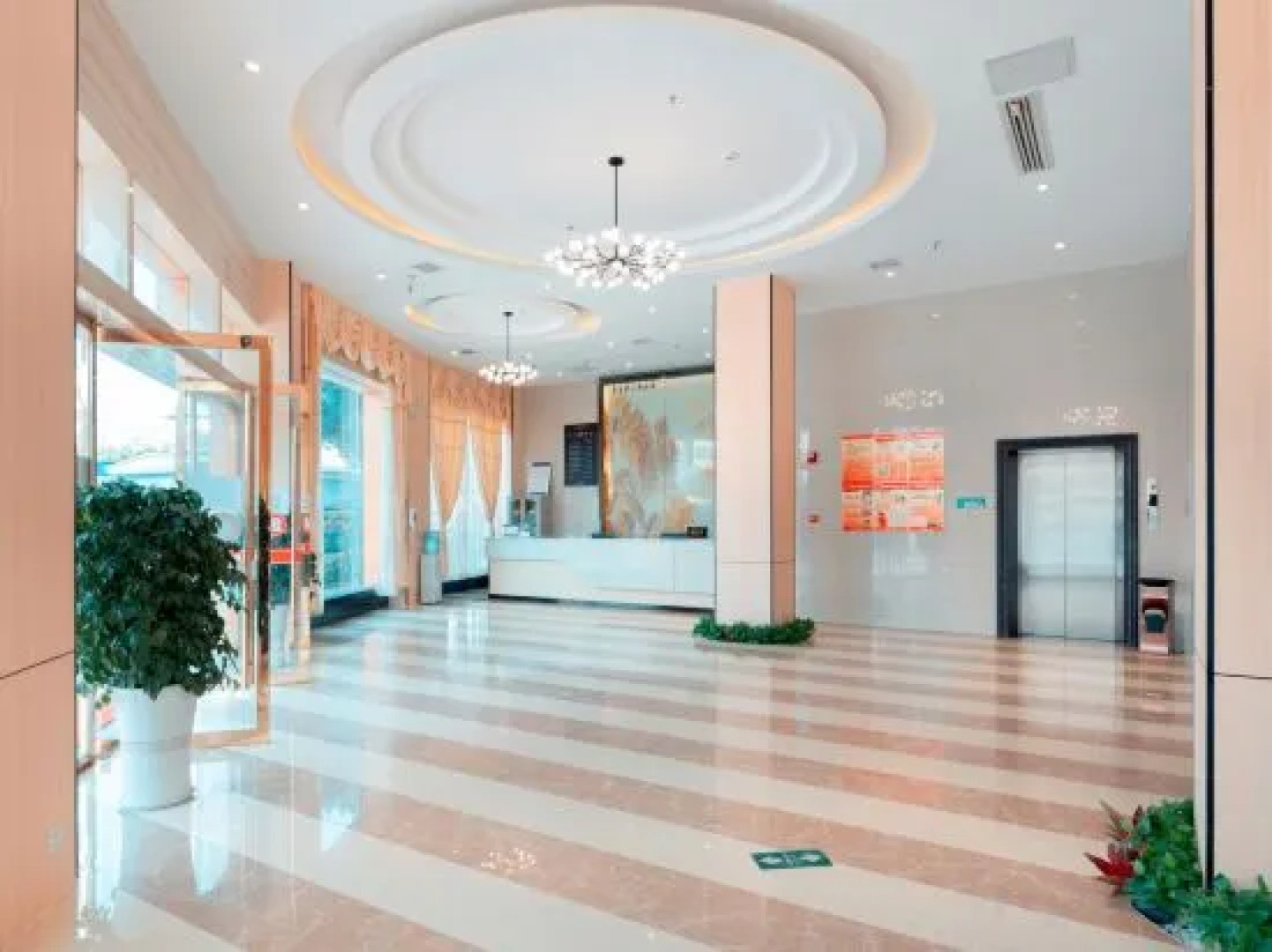 Junyi Chain Hotel (Yudu Longzheng Plaza)