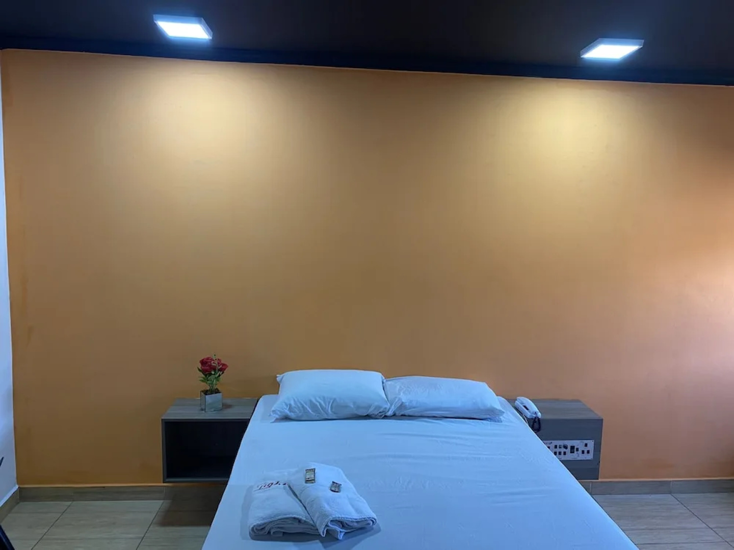 Light Motel