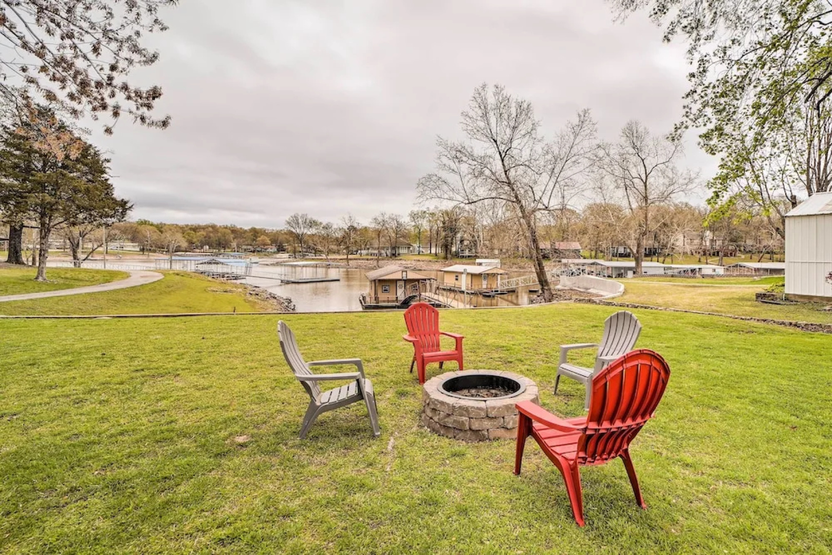 Kayaks & Boat Dock: Waterfront Home in Grove