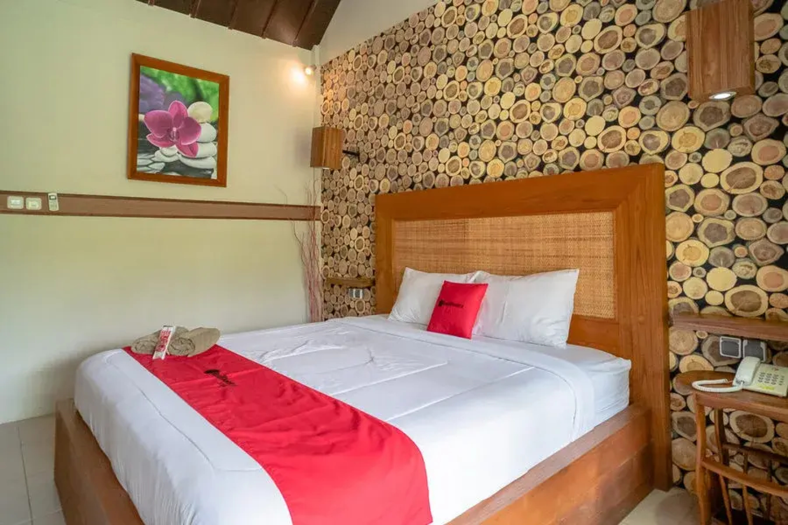 RedDoorz Plus @ Raya Senggigi Lombok