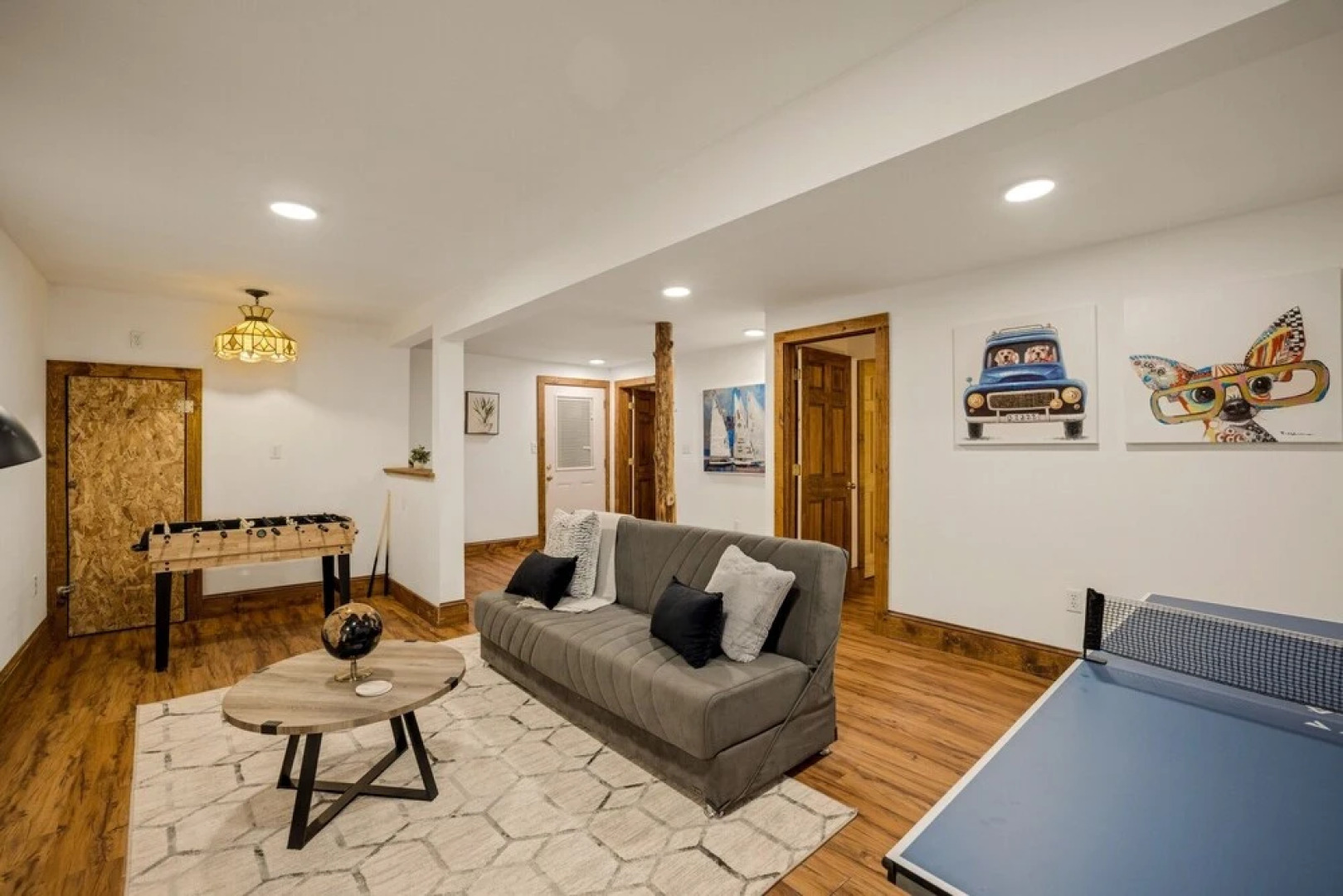 Authentic Log House With Modern Finishes - Game Room & Hot Tub - Pocono Mountains 4 Bedroom Residence by Redawning