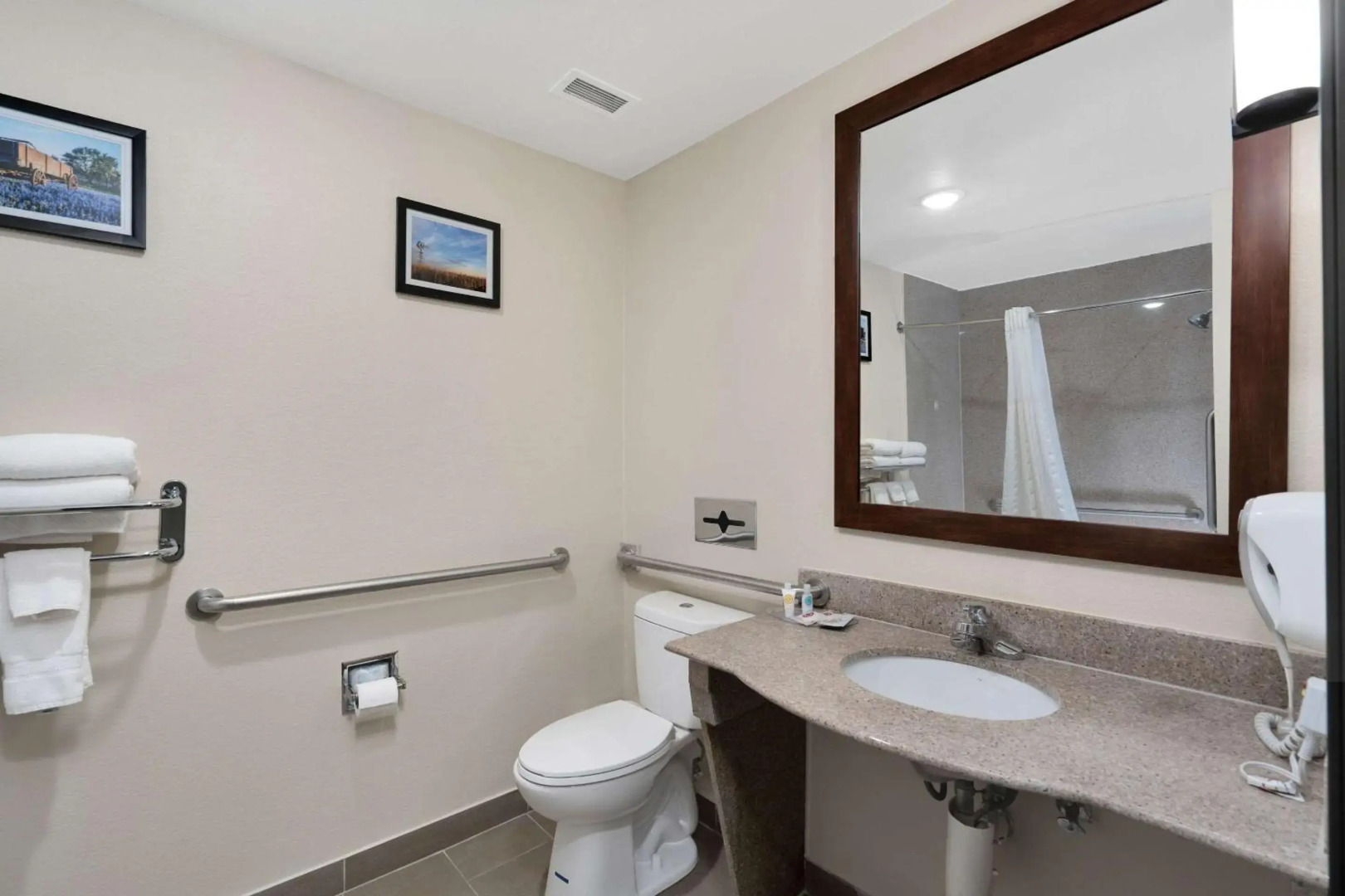 Comfort Suites University