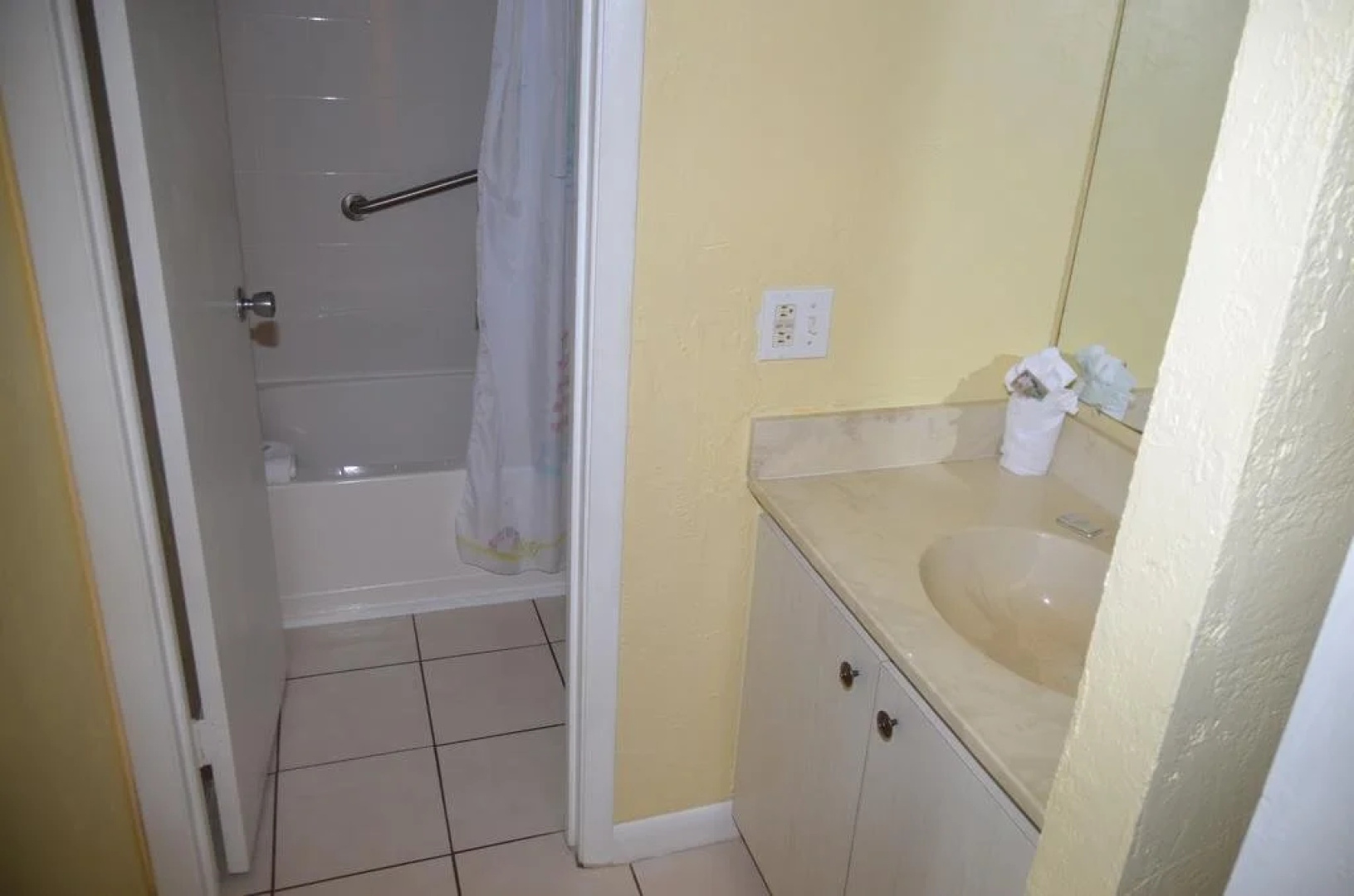 Holiday Shores Beach Club