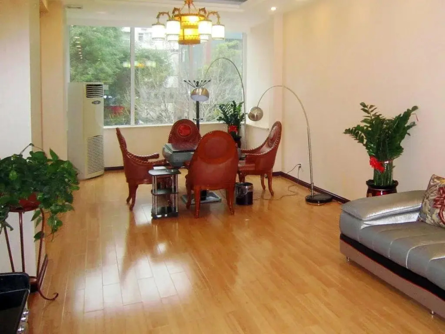 Zhongwei Grand Hotel