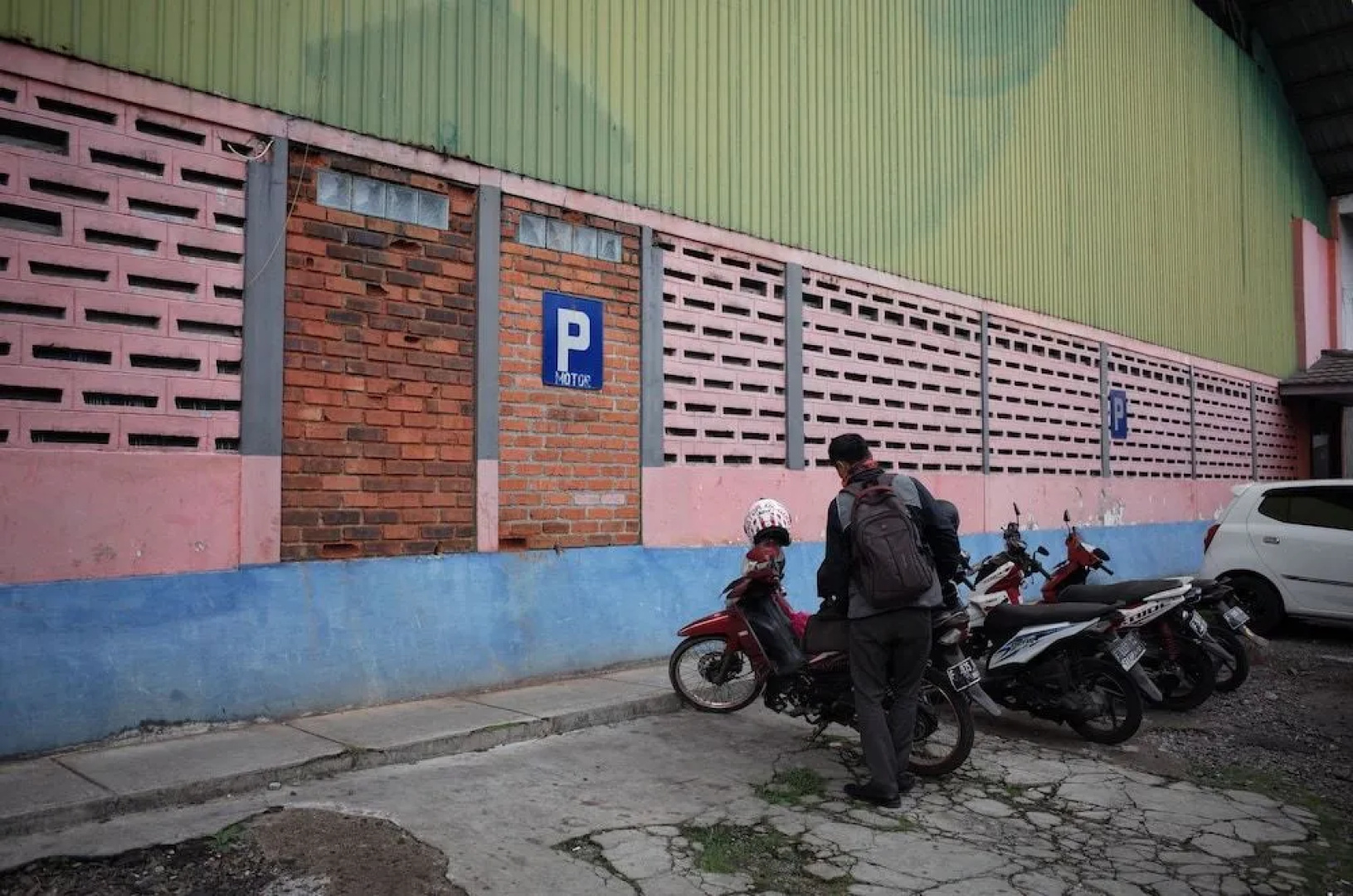 RedDoorz near Alun-alun Kota Sukabumi
